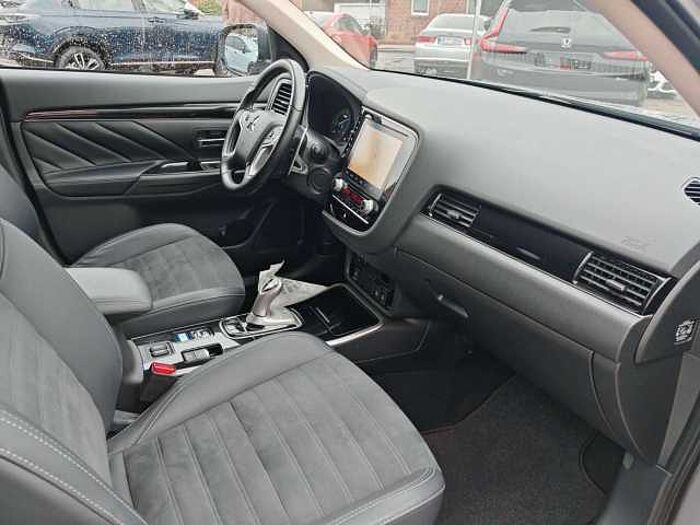 Mitsubishi Outlander PHEV Spirit 4WD|Kamera|NAVI|Stand HZG|