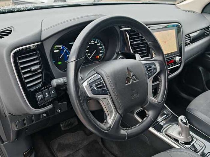 Mitsubishi Outlander PHEV Spirit 4WD|Kamera|NAVI|Stand HZG|