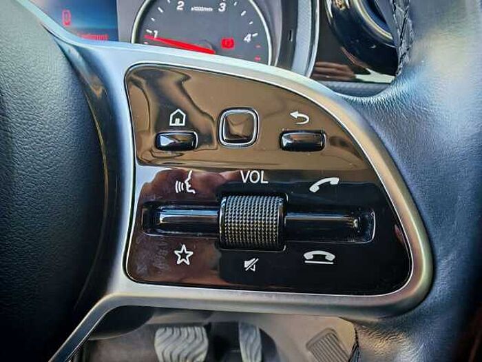 Mercedes-Benz T-Klasse T-180 d Automatik Style | Navi | PDC Hinten| SHZ