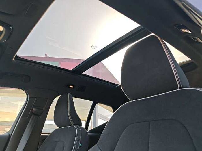 Volvo XC40 B3 'ULTRA DARK' 360°/Pixel LED/ACC/H&K/Memo